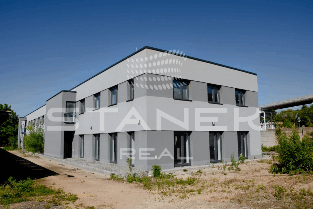Prodej komerčního areálu a výrobních prostor v Hradci Králové – reference realitní kanceláře STANEK REAL Brno, specialista na investiční nemovitosti