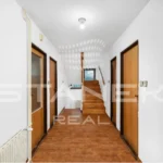 prodej domu mikulov chodba